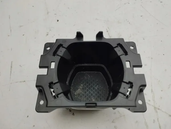 Renault Megane E-Tech 2022 Bakre dryckeshållare OEM 00243763 image 2