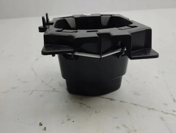Renault Megane E-Tech 2022 Bakre dryckeshållare OEM 00243763 image 3