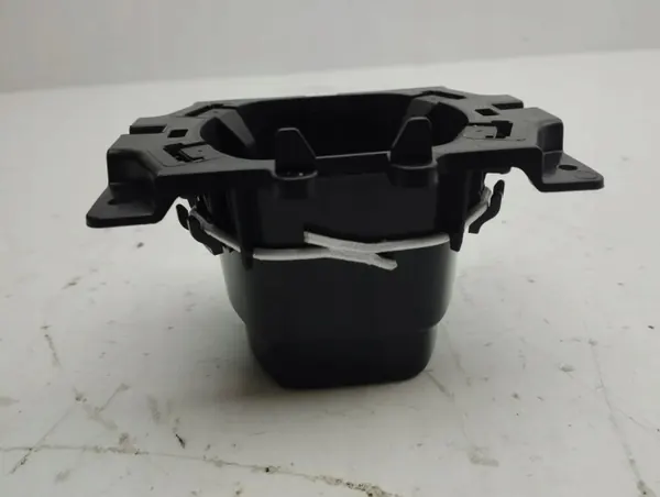 Renault Megane E-Tech 2022 Bakre dryckeshållare OEM 00243763 image 4