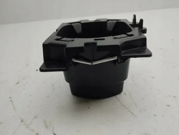 Renault Megane E-Tech 2022 Bakre dryckeshållare OEM 00243763 image 5
