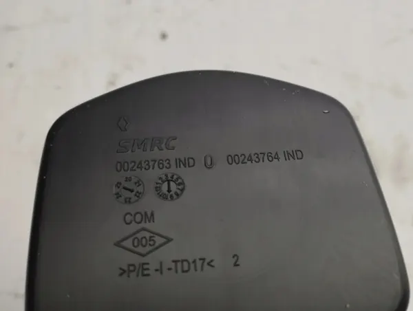 Renault Megane E-Tech 2022 Bakre dryckeshållare OEM 00243763 image 6