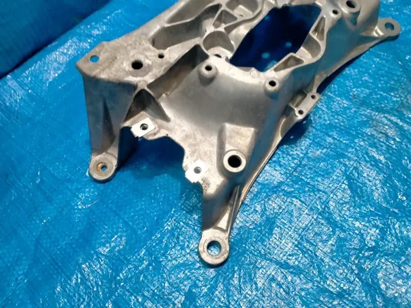 Support de boîte utilisé OEM 80A399262BA image 4