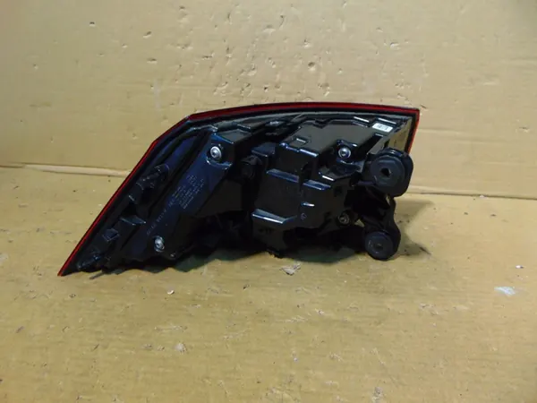 Lámpara LED trasera derecha VW Golf VIII image 2