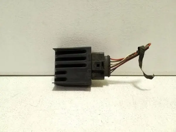 Controlador bomba combustible OEM 3Q0906121B VW Touran image 2