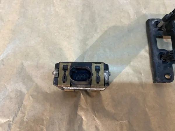 Radarsensor 5Q0 907 561A - Gebrauchtes VW Audi Teil image 4