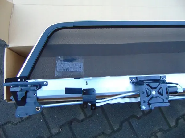 MERCEDES W231 SL Déflecteur de Pare-Brise A2318600800 image 2