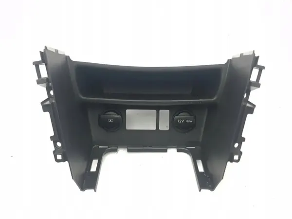 Enchufe USB Hyundai Kona OEM 84680CM300 - Usado image 2