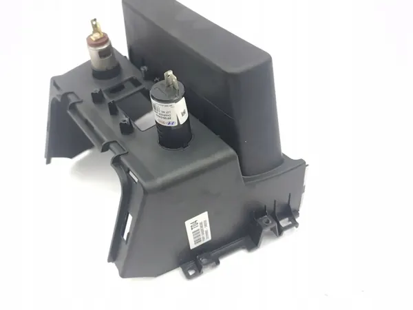 Enchufe USB Hyundai Kona OEM 84680CM300 - Usado image 4