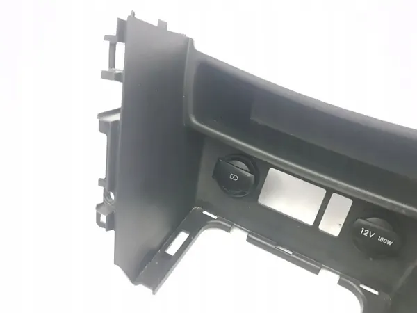 Enchufe USB Hyundai Kona OEM 84680CM300 - Usado image 5