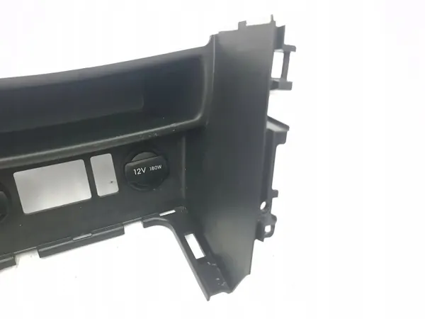 Enchufe USB Hyundai Kona OEM 84680CM300 - Usado image 7