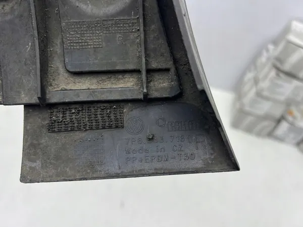 VW Touareg II 7P Etu Oikea Lokasuoja image 5