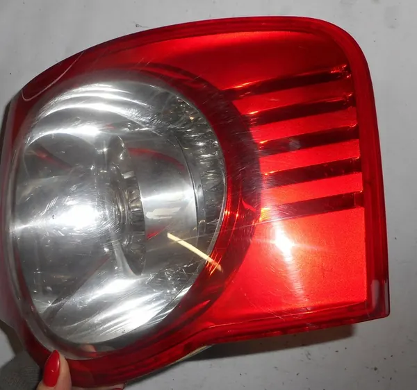 VW Jetta V 05R Sedan Höger Baklykta 1K5945096G image 3