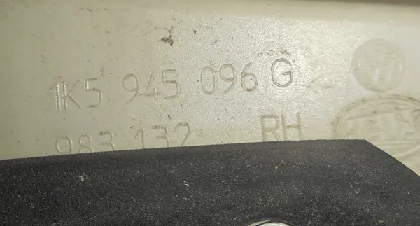VW Jetta V 05R Sedan Höger Baklykta 1K5945096G image 7