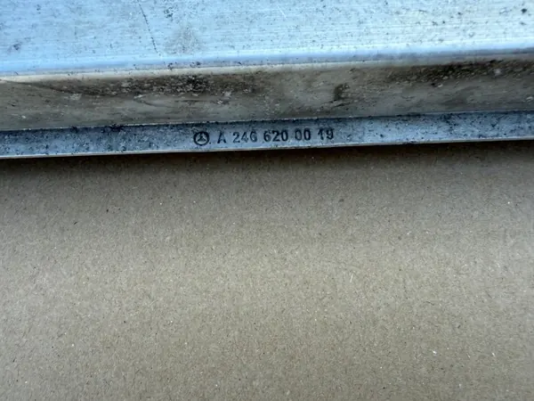 OEM 24662000 Traverse Radiateur Mercedes Classe B image 4