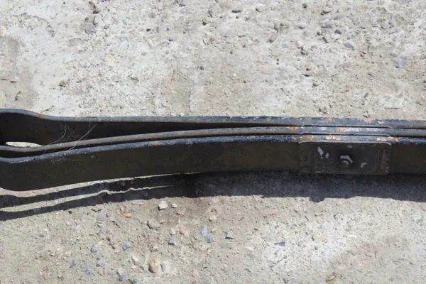 Hinterfeder OEM 55020-MB40A für Nissan Cabstar Maxity image 2