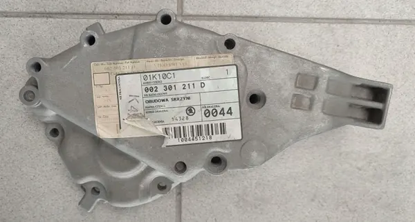 Skoda OE 002301211D Flanschabdeckung Schaltgetriebe image 2