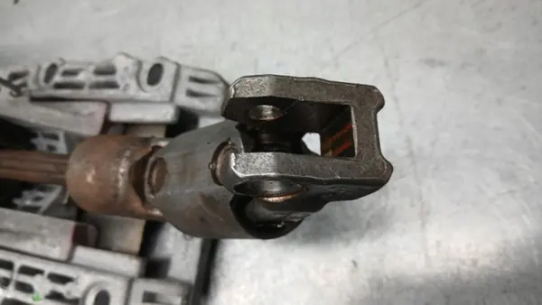 Ohjauspylväs VW Passat B5 FL 1.9TDI 00-05 OEM 3B0419502F image 3