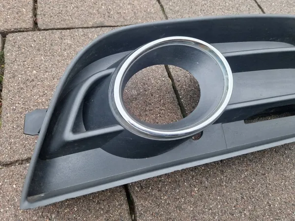 Rejilla de parachoques delantero derecha AUDI A1 8X Cromada 8X0807682A image 2