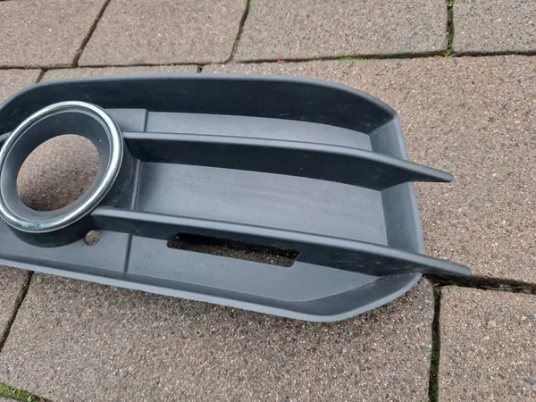 Rejilla de parachoques delantero derecha AUDI A1 8X Cromada 8X0807682A image 3