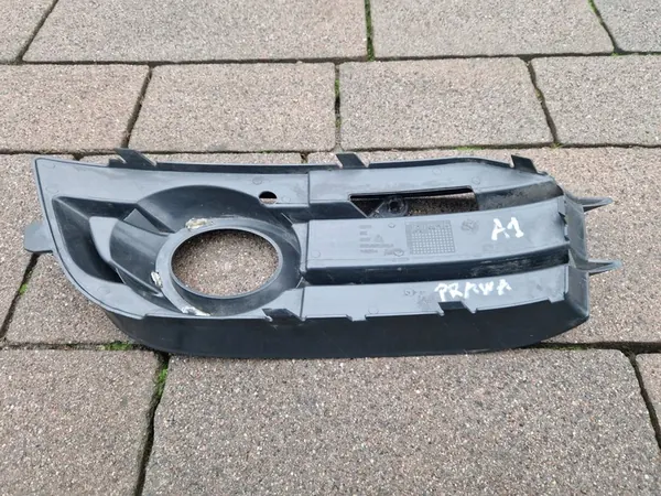 Rejilla de parachoques delantero derecha AUDI A1 8X Cromada 8X0807682A image 5