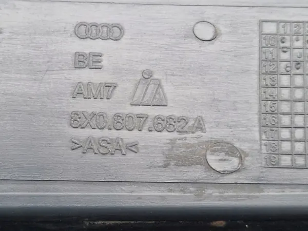 Rejilla de parachoques delantero derecha AUDI A1 8X Cromada 8X0807682A image 6