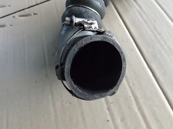 Tubería intercooler Audi A4 B7 2.0 TDI 8E0145790P image 3