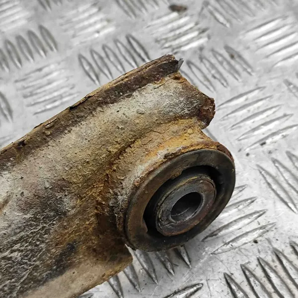 Isuzu D-Max 2014 Braccio di controllo anteriore sinistro OEM image 7