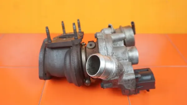 Peugeot 3008 1.6 THP Turbocharger V762045580 image 3