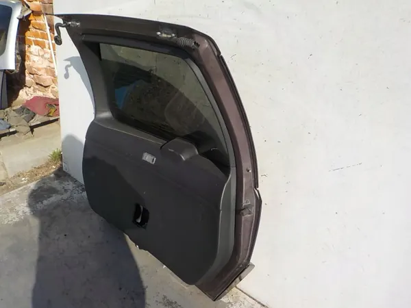 Nissan X-Trail T31 baklucka OEM 666 image 3