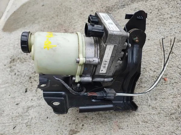 Bomba de direção assistida DACIA LOGAN MCV I FL 08 8200963686 image 2