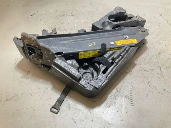 Macaco Audi Q7 (4L) OEM 7L0011031H - Usado image 2