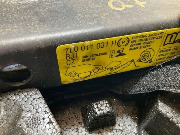 Macaco Audi Q7 (4L) OEM 7L0011031H - Usado image 3