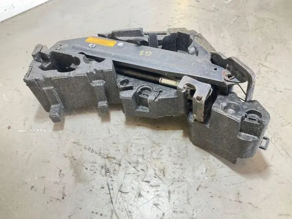 Macaco Audi Q7 (4L) OEM 7L0011031H - Usado image 4