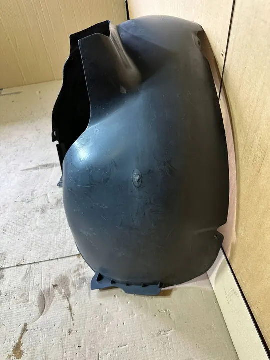 VW Touran I Caddy Front Right Wheel Arch image 2