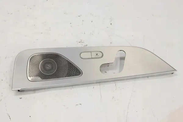 Panel de decoración trasero derecho Mercedes GLS X167 OEM image 2