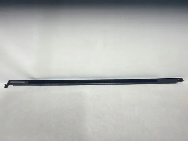 Porsche Macan dörrskrapa OEM 95B839476 Höger bak image 3