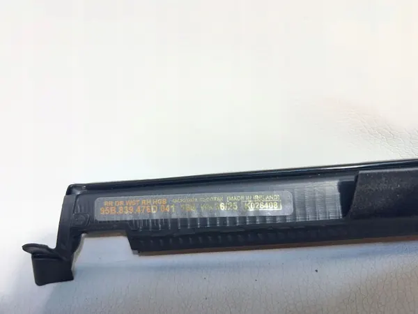 Porsche Macan dörrskrapa OEM 95B839476 Höger bak image 4