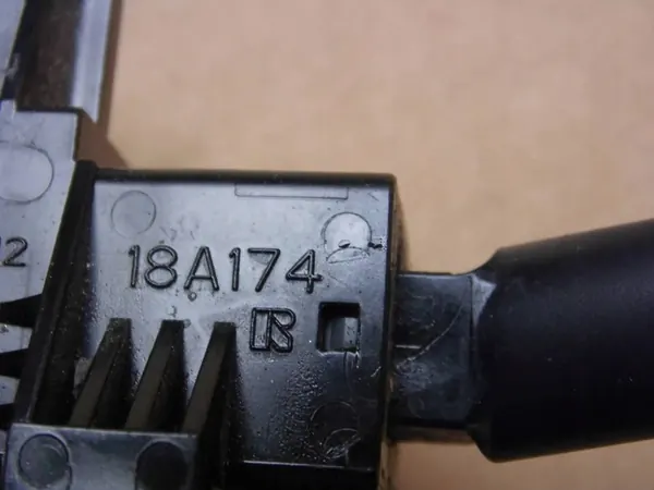 Toyota Yaris III Cruise Control Schakelaar 846320F010 image 2