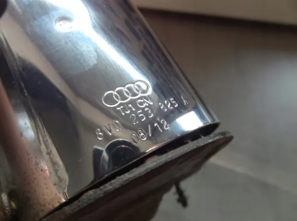 Audi A3 8V Pakopääntuput OEM 8V0253825 - Käytetty image 4