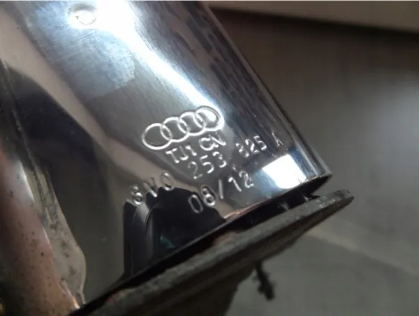 Audi A3 8V Pakopääntuput OEM 8V0253825 - Käytetty image 5