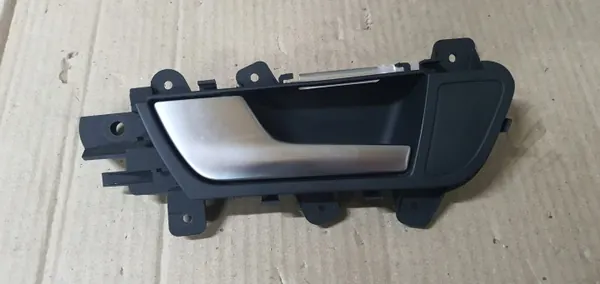 Audi A4 B8 vasen etuovenkahva OEM 8K0837019B image 2