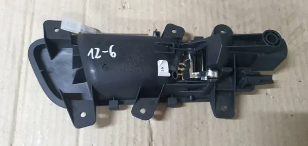 Audi A4 B8 vasen etuovenkahva OEM 8K0837019B image 3