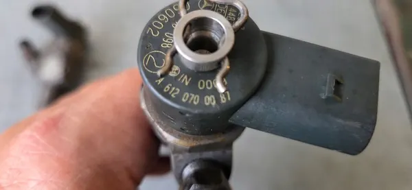 Jeep Grand Cherokee WJ 2.7CRD Injektor 0445110098 image 3