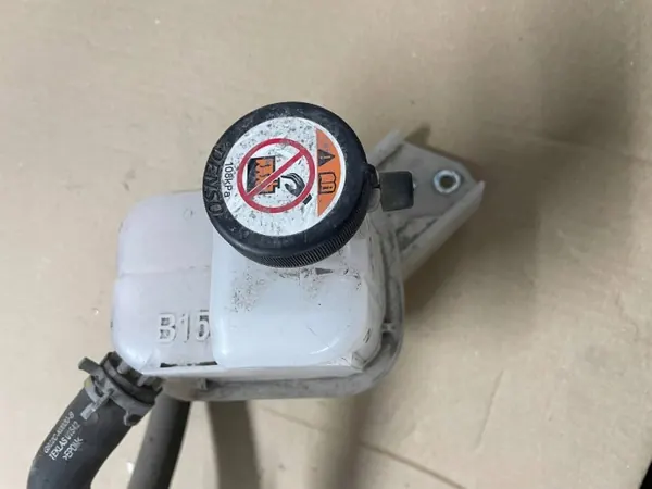 Tanque de nivelamento OEM MTR6906 Toyota Yaris Cross image 3