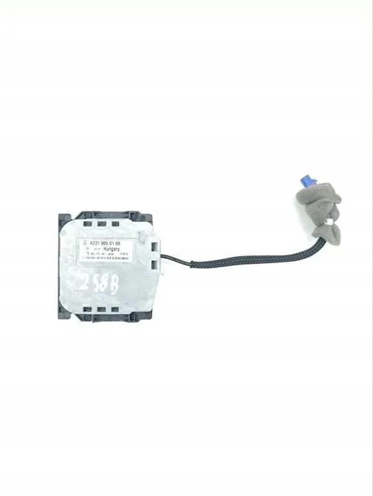 Mercedes-Benz antennivahvistin OEM A2319050100 image 7