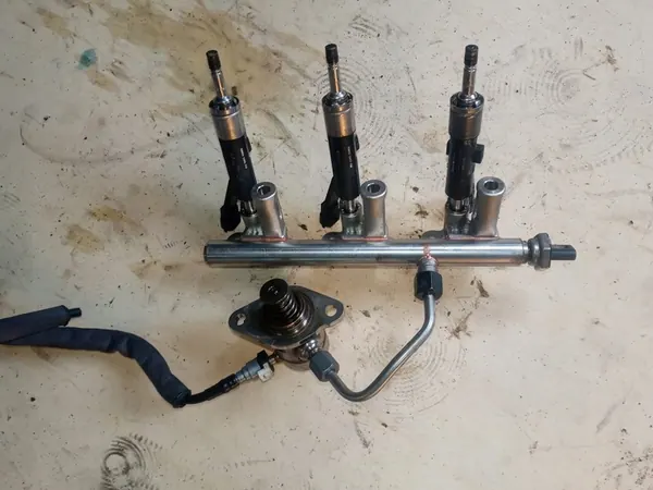 PEUGEOT 1.2 THP INJECTORRAIL POMP 9811353880 image 2