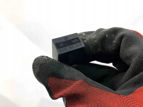 Nissan Primera (P12) Relä A0025428419 image 4