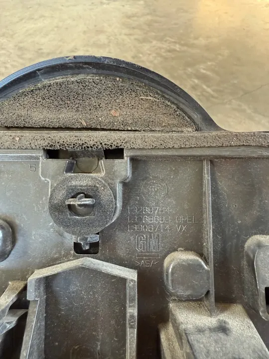 Opel OE Heckklappenblende OEM 13268754 Gebraucht image 3