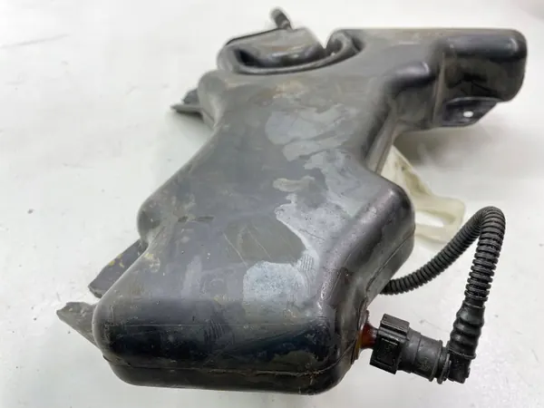Réservoir AdBlue d'occasion OEM 09830029900 Citroen C5 image 8
