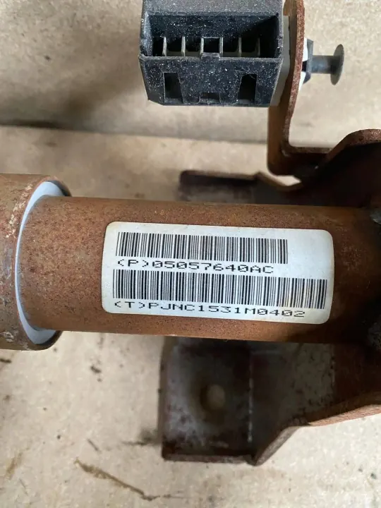 Dodge RAM rattstamaxel OEM P05057640AC image 3